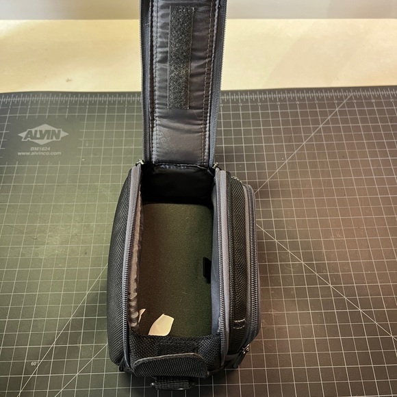 VGUC Kenneth Cole Reaction nylon bag - Picture 5 of 8